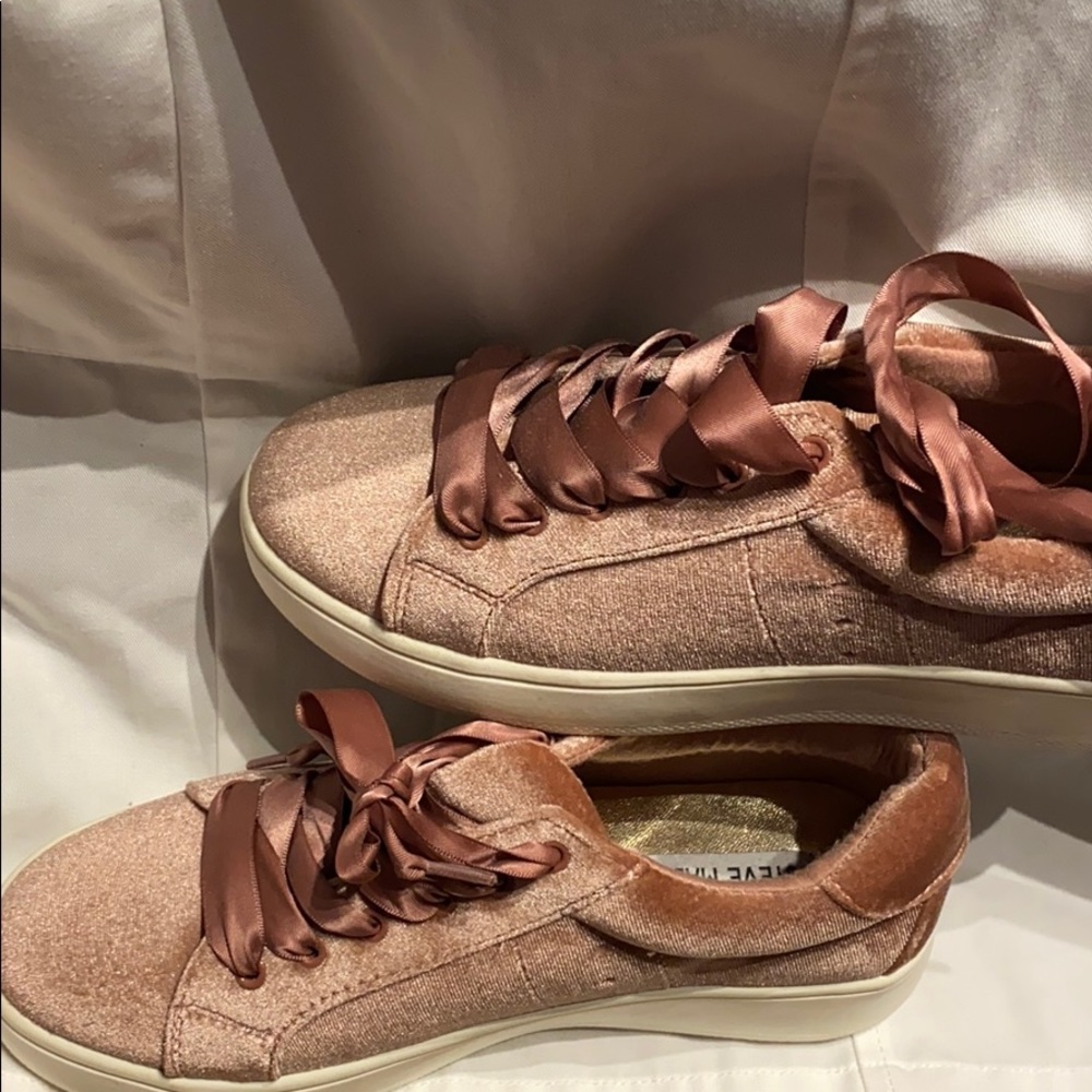 Steve Madden Pink Velvet Shoesl